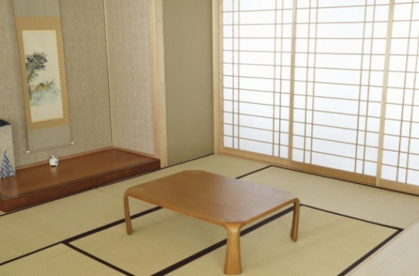 掛け軸の取り扱い方法は?掛け軸の正しいお手入れ・保管方法