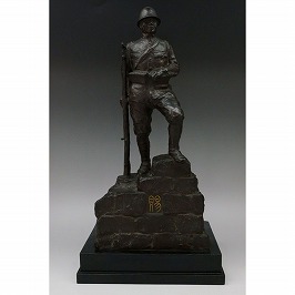 陸軍省御下賜品兵士ブロンズ像