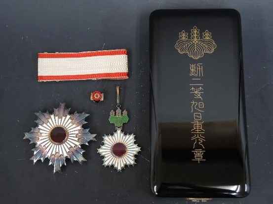 勲二等旭日重光章