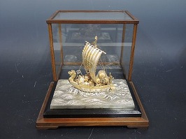 銀製宝船