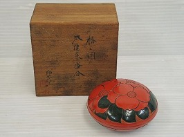 富樫助次 椿之図本堆朱香合