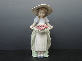 リヤドロ フィギュリン「カーネーションをあなたに」