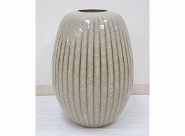 米色瓷花瓶 峯岸勢晃