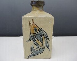 魚海老紋壷 金城次郎